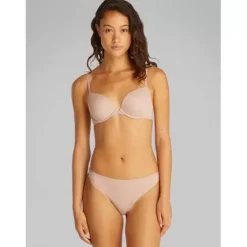 Calvin Klein Tai, Cedar
