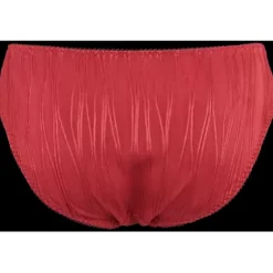 Dorrit Tai, Garnet Red