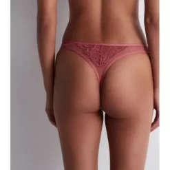 Feeling Myself Tanga, Rosewood