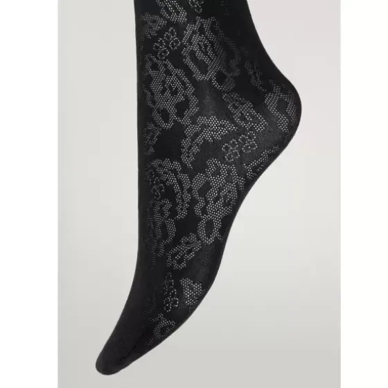 Laura Tight, Black