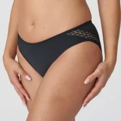 Montara Tai, Black