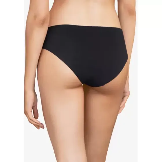 Norah Tai, Black