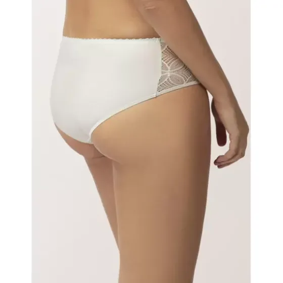 Romy Maxi, Amande