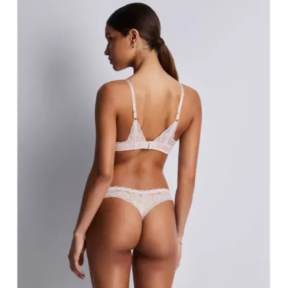 Rossesence Tanga, Nude d ete