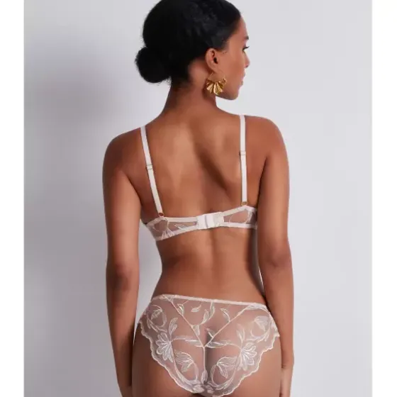 Season Of Love Push-Up, Caresse