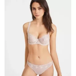 Softessence Tanga, Skin