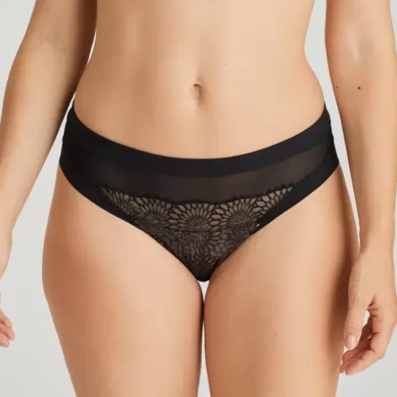 Sophora Tai, Black