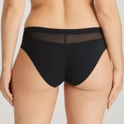 Sophora Tai, Black